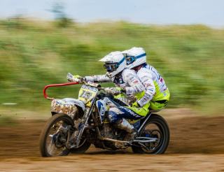 Équipement sécurité off-road : casque, protections et tenue